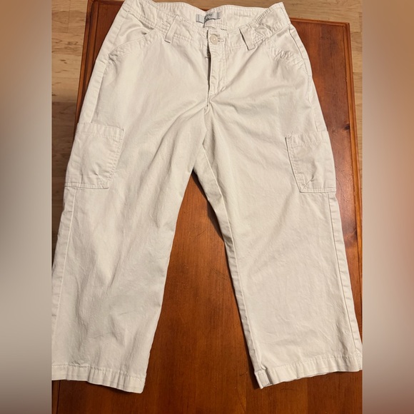 Riders by Lee Pants - Lee Riders Sz 6M Cream Cargo Capris VGUC 😊😊